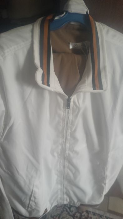 Продам спортивку белый