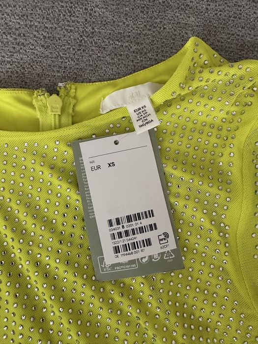 Неоновожълта рокля с камъчета