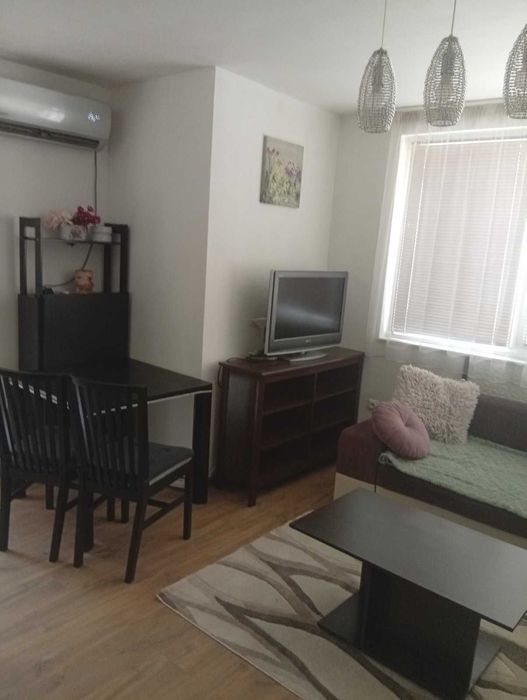 Дава се под наем Двустаен апартамент в София, Център - 63 кв.м за 473.79 € - Снимка #1