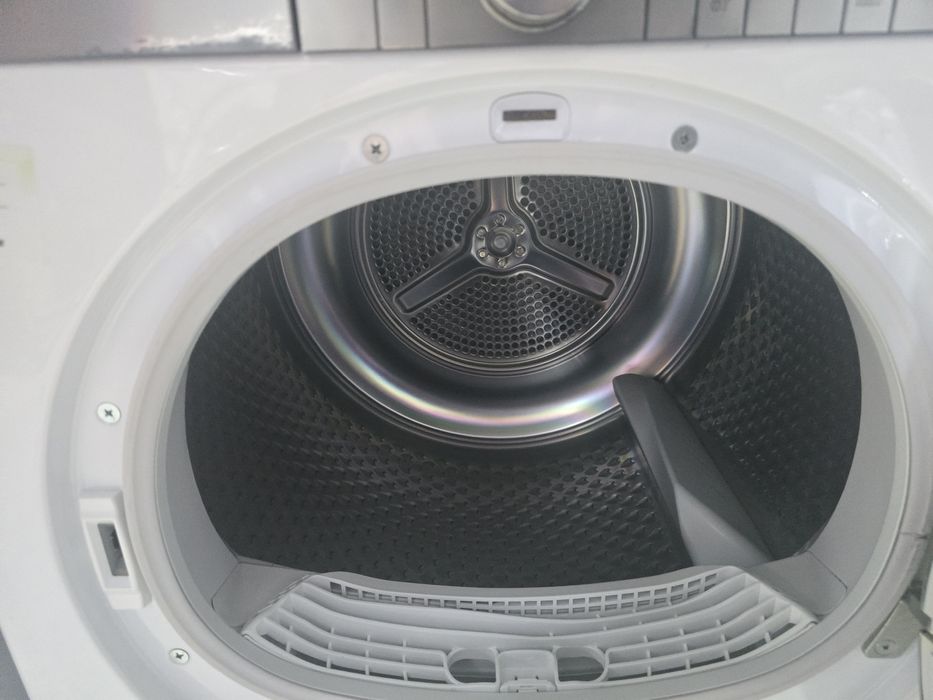 А+++ Инверторна сушилня с термопомпа Grundig 8 кг