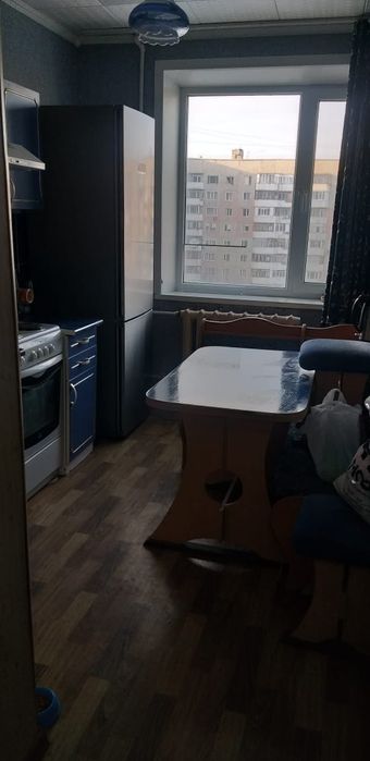 Продам квартиру трехкомнатную