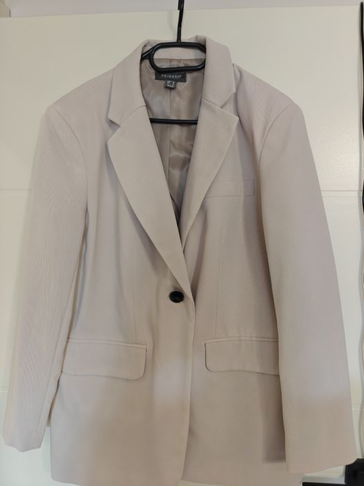 Бежово сако размер 38