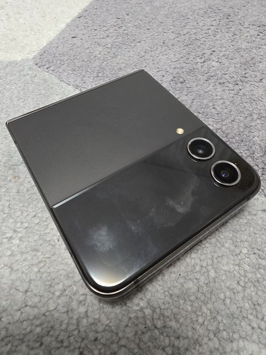 Samsung Z Flip4 - display defect