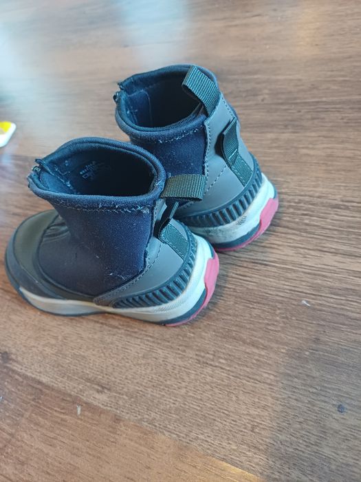 Маратонки, пантофи, ботуши до 24 номер