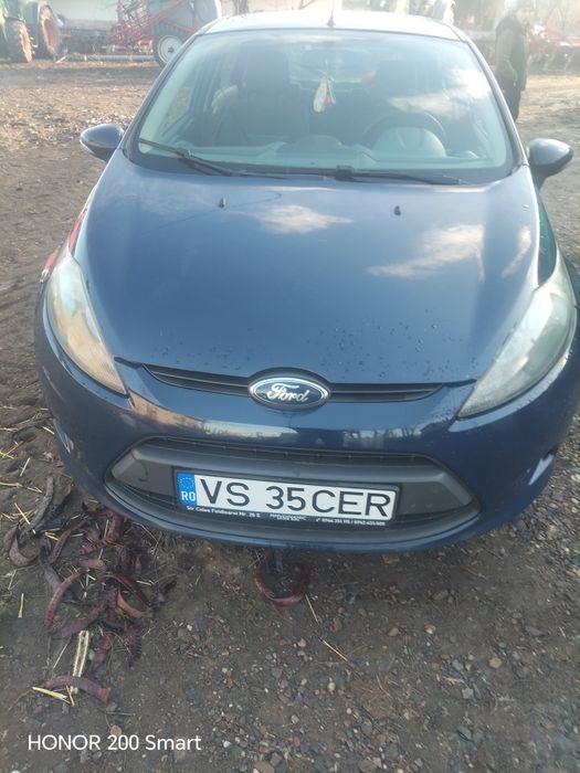 Vând ford fiesta