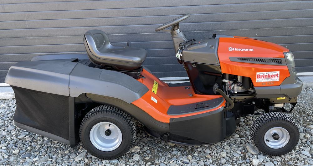 Tractoraș de tuns iarba/gazon Husqvarna TC 130 2014 / cu Coș pentru depozitare iarbă / 350cc / 12.5 cai  Recent adus !