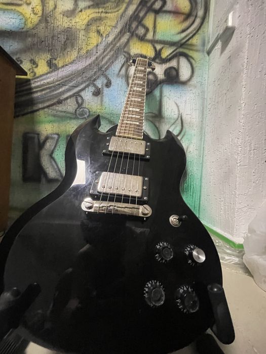 Продам электрогитару срочно