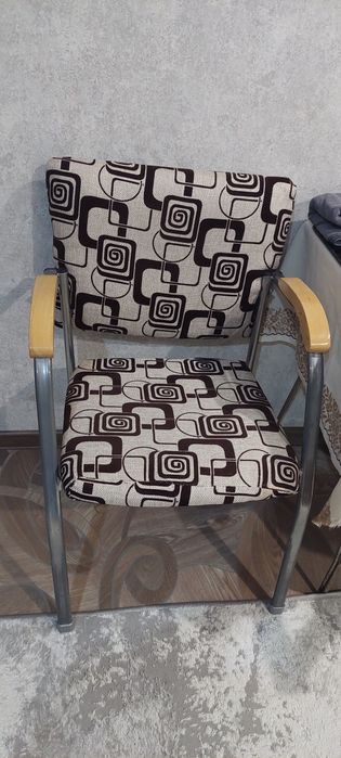 Продаю кресло для офиса крепкая