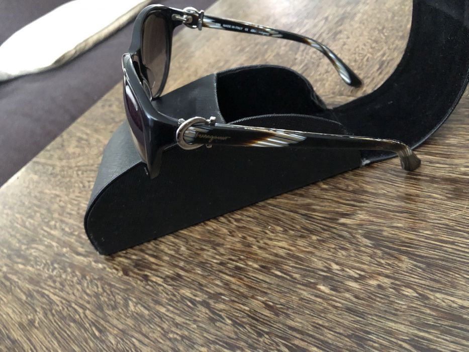 Солнцезащитные очки Prada