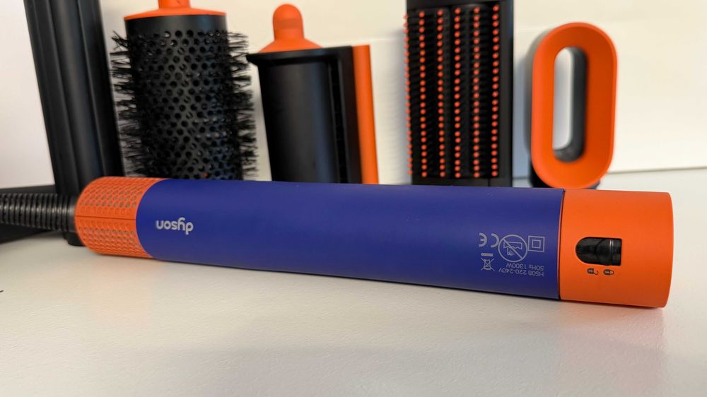 Vând stylerul Dyson Airwrap i.d.™ HS08 Straight+Wavy, culoare Vinca Blue/Topaz