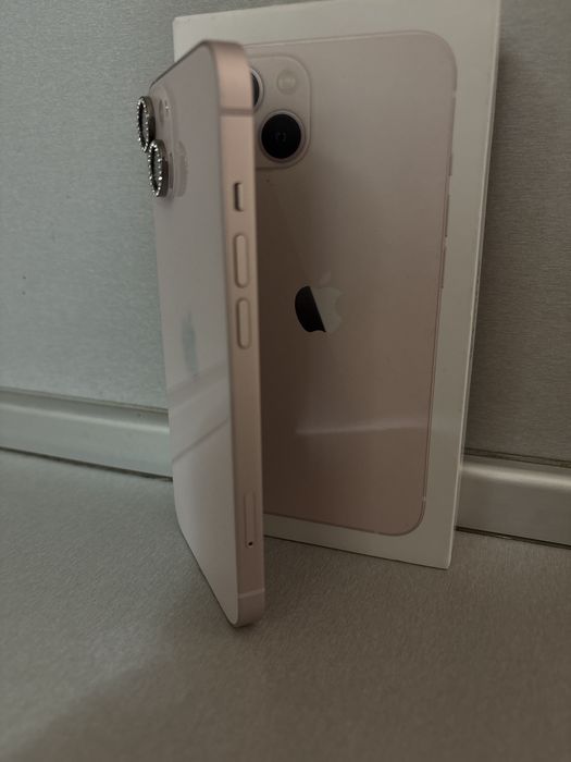 Продавам айфон 13 чиста