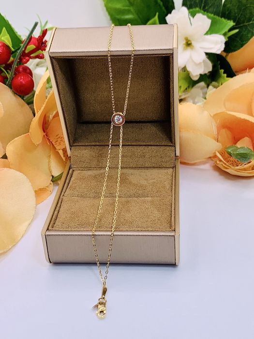 Лаконичный золотой браслет с блистательным бриллиантом