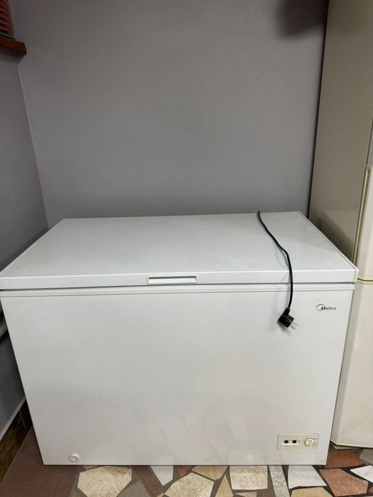 Продаю морозильную камеру Midea