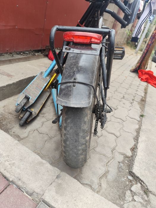 Электровелик стоит без дела