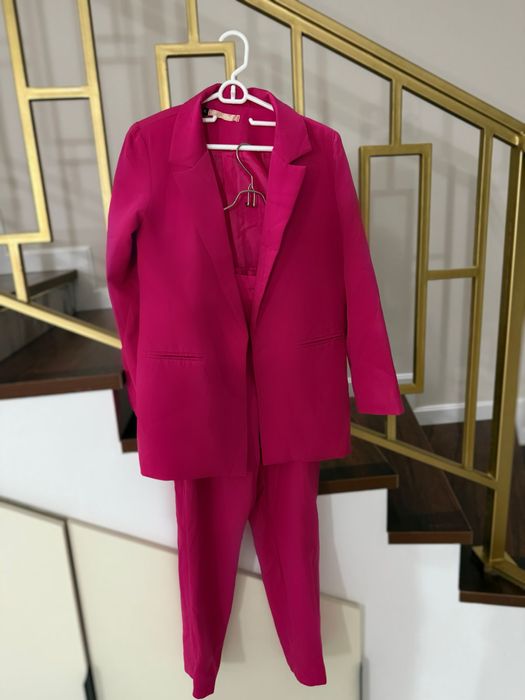 Женский костюм цвета фуксии