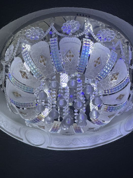 Люстра 4цвета с пультом