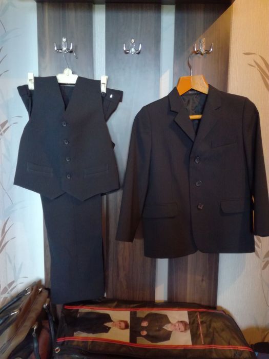 Продам школьный костюм на мальчика