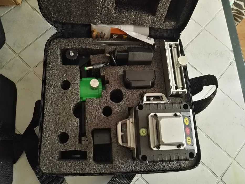 Лазерен нивелир 16 линии + 2 батерии, дистанционно, трипод 1м, IP54