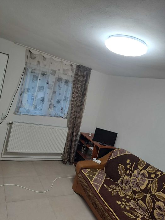 Marăști/Dau în chirie cameră ,bucătărie,baie ,hol zona pod Ira