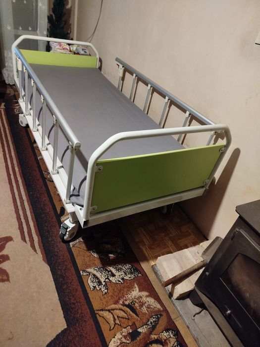 Механично болнично легло