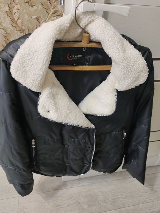 Продам куртку женскую