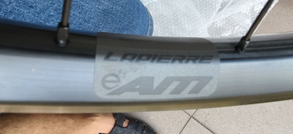 Карбонова предна капла Lapierre LP Carbon AM 29´ Boost  Disc Tubeless MTB front wheel