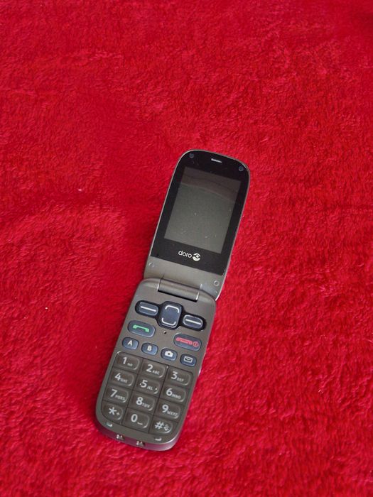 Telefon cu clapeta pentru Seniori.  Limba Romana