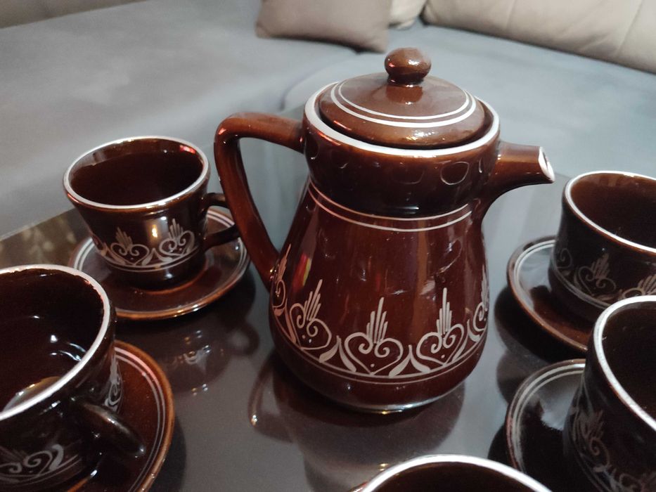 Битови чаши за кафе и греяна ракия