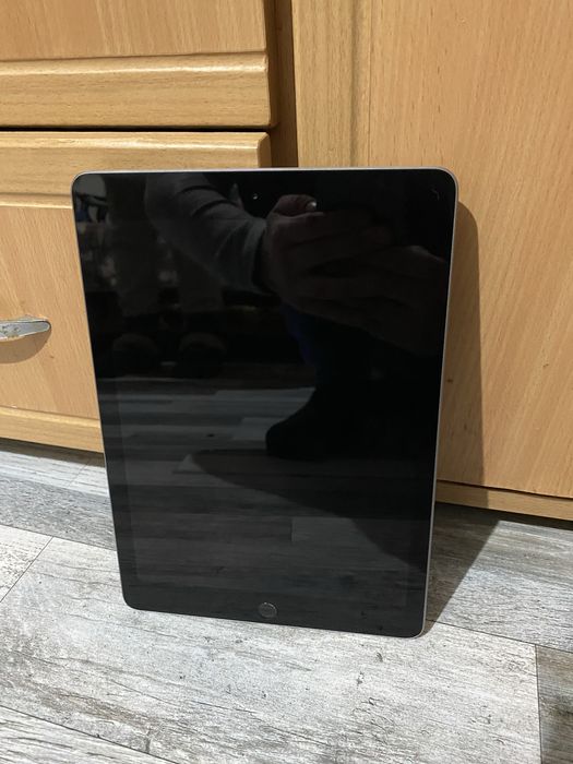 Vand tableta Ipad Generatia 6! Este ca noua !