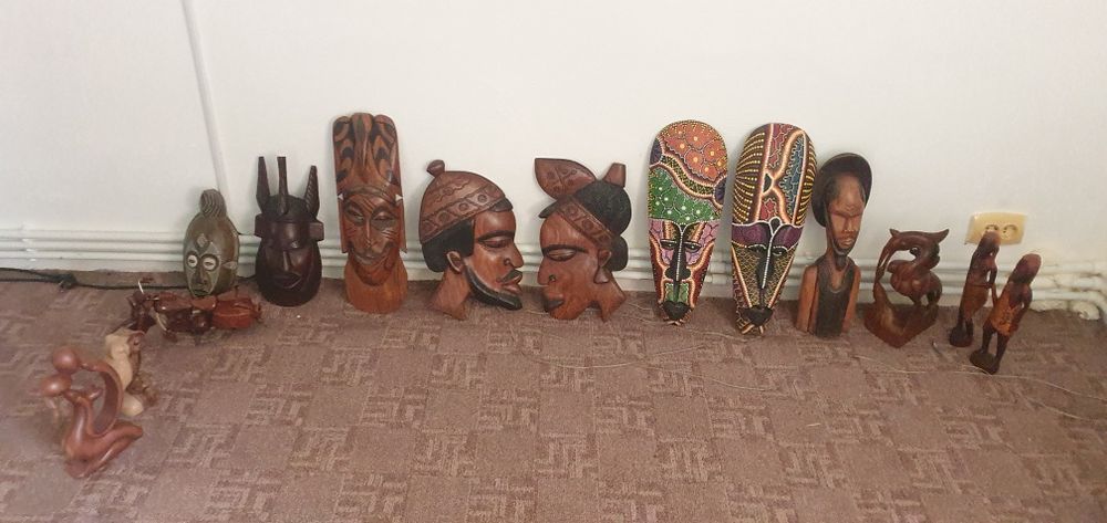 Vând colecție măști lemn