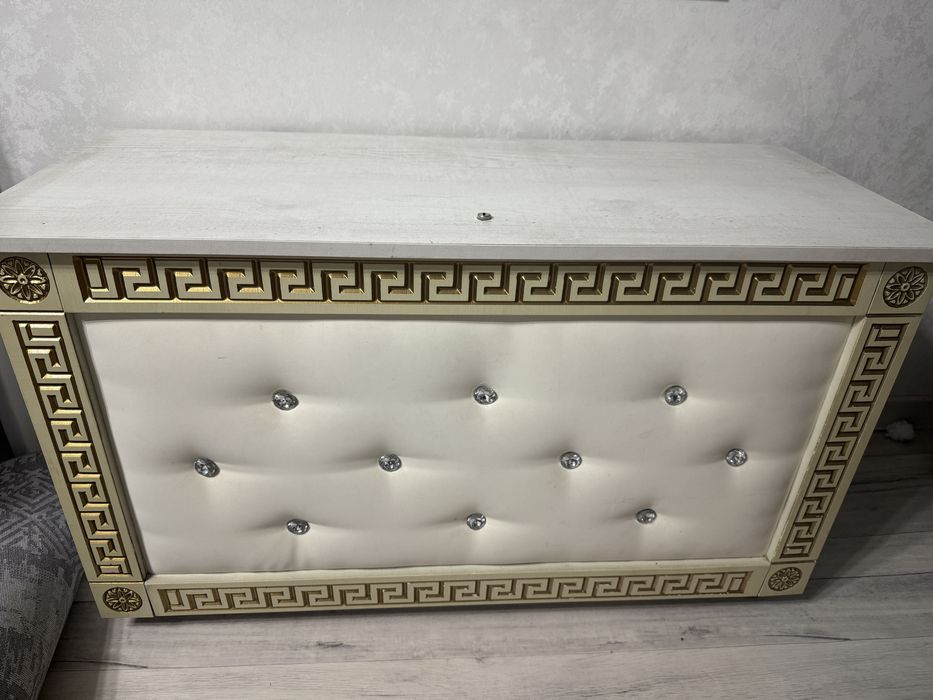 Сандык сундук белый.