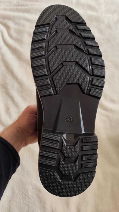 Чисто нови кожени боти 43 номер.