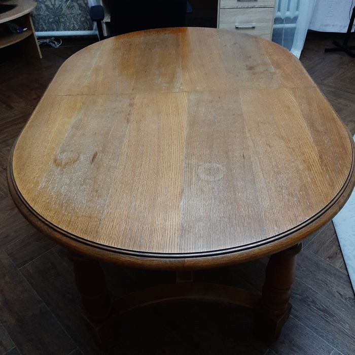 Продам стол обеденный