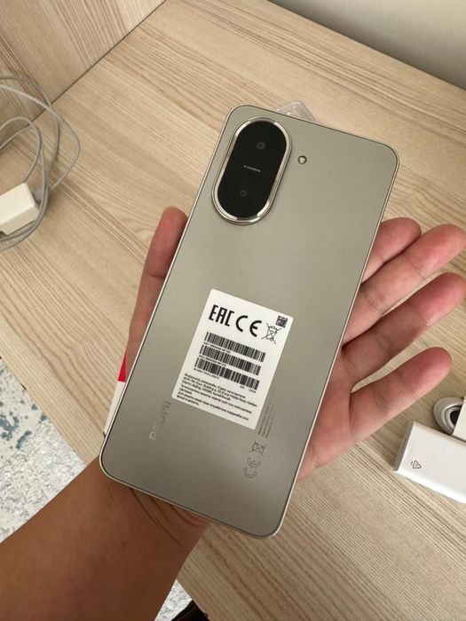 Продам 2 телефона Redmi A5, Realmi Note 60