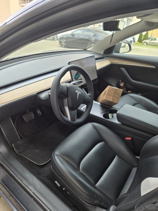Tesla model 3 4x4 long range cu pompa de caldura