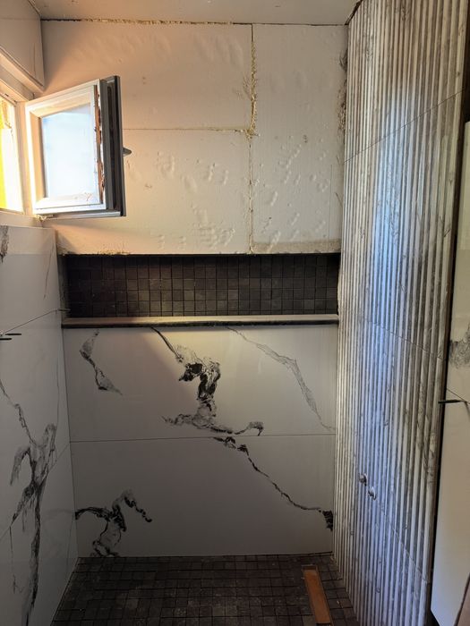 Vand apartament strada Batiz nr 19 .Bl, D7 etaj 1 ap 5 , cu vedere spre biserica Maranata