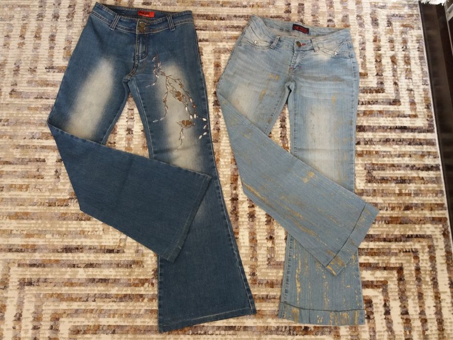 Срочно! Джинсы расклешеные  44 разм. наш на стройную девушку.