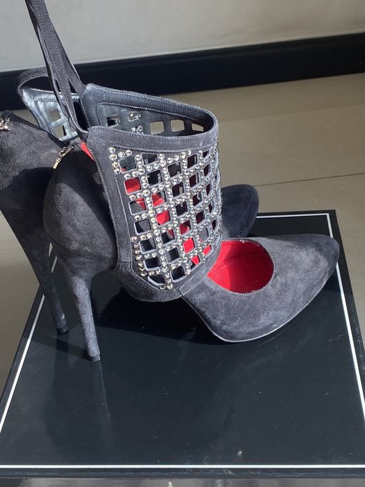 Cesare Paciotti обувки на висок ток