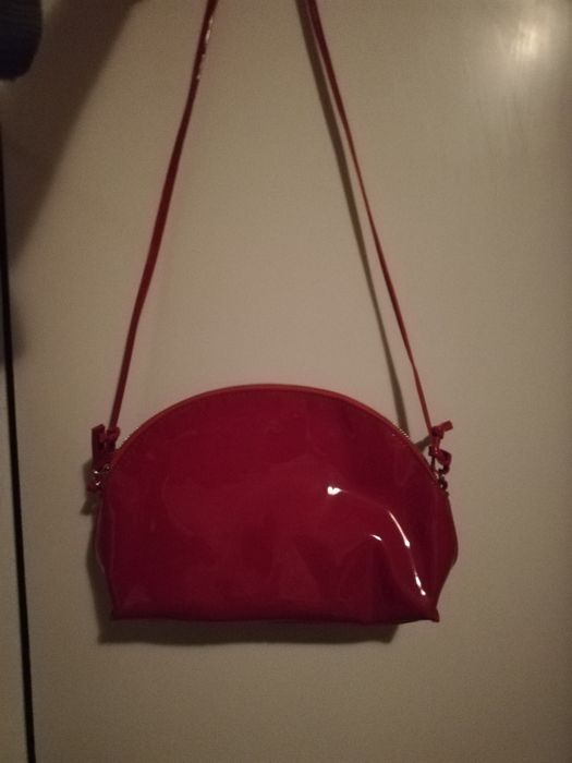 Червена дамска чанта