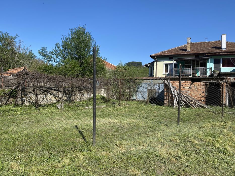 Самостоятелен етаж от къща