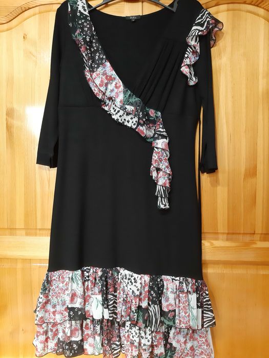 Разкошна Рокля на DIKA! Красива и Стилна! НОВА! Пролет/Есен! р/р М