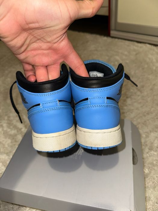 Adidasi Air Jordan 1 Mid „University Blue”