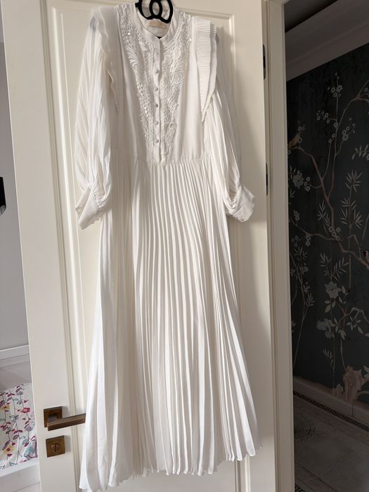 Платье белое миди