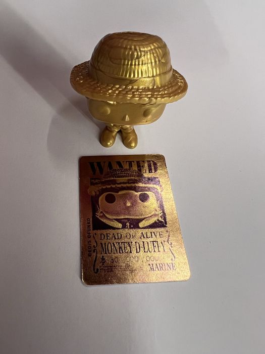 златната фигурка на Monkey D. Luffy
