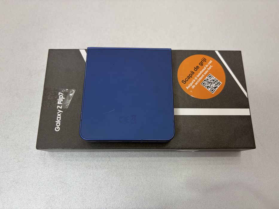 Samsung Galaxy Z Flip 7, 256 gb, 12 gb ram, Blue Shadow, la cutie