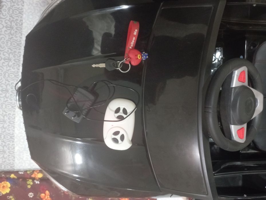 Детская машинка Mercedes-Benz.