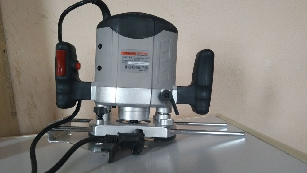 Фреза,электроинструмент.Срочно