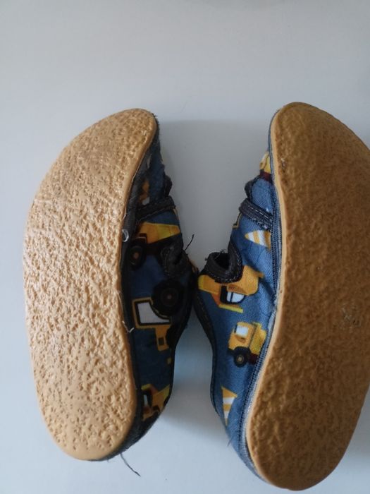 Боси пантофи за момче