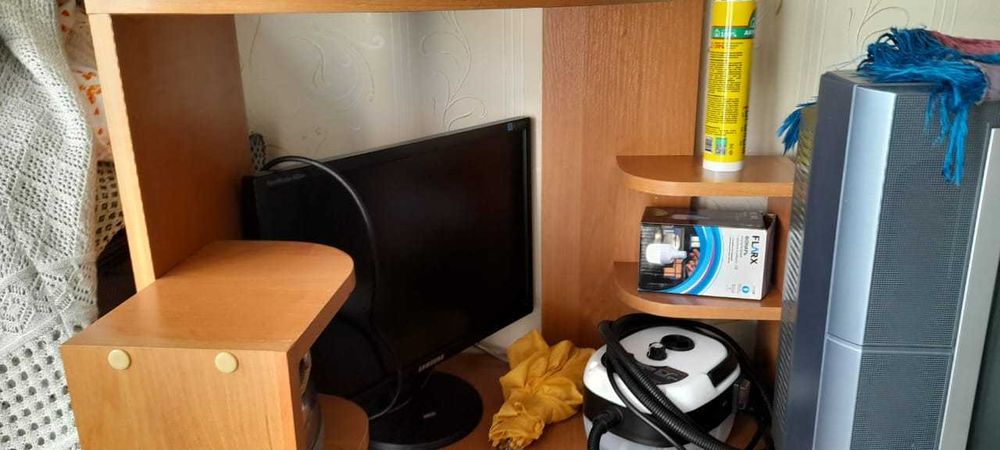 Компьютерный столик, отличное состояние