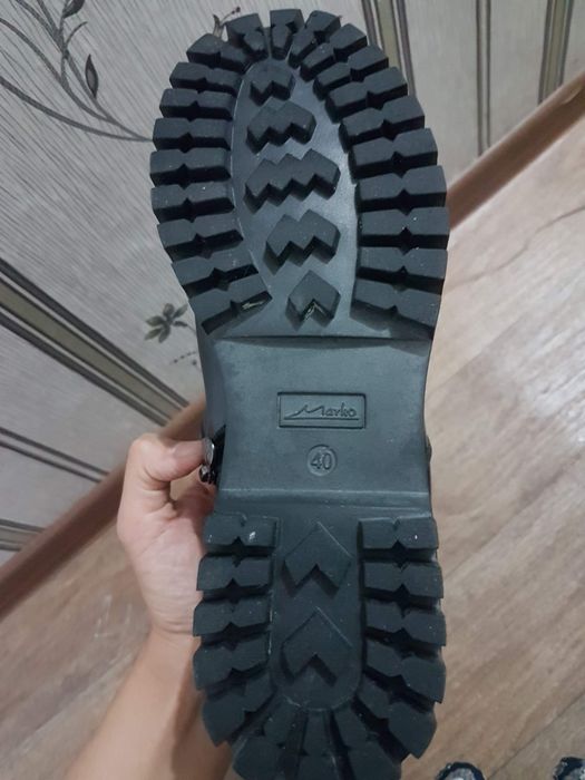 Продам  кожанные сапоги.